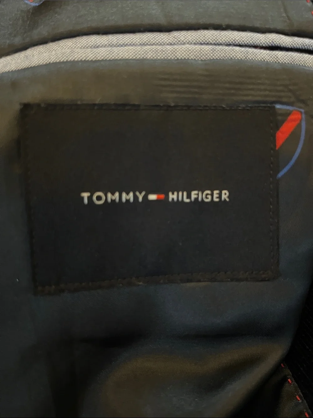 Tommy Hilfiger Navy Corduroy Sport Coat Two-button front w/notch lapel Size 44R